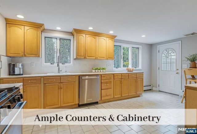 76 Carlton Avenue, Ho-ho-kus, NJ 07423