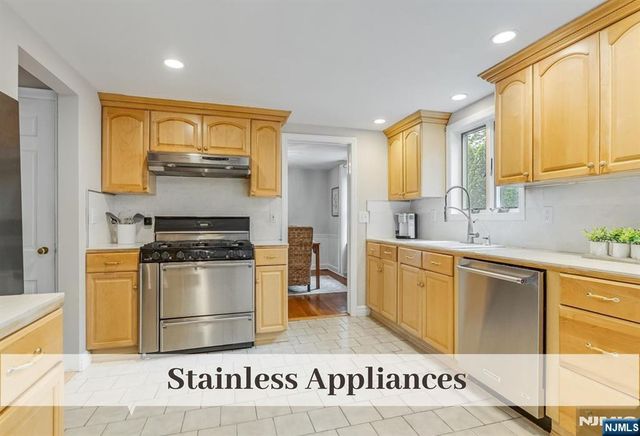 76 Carlton Avenue, Ho-ho-kus, NJ 07423