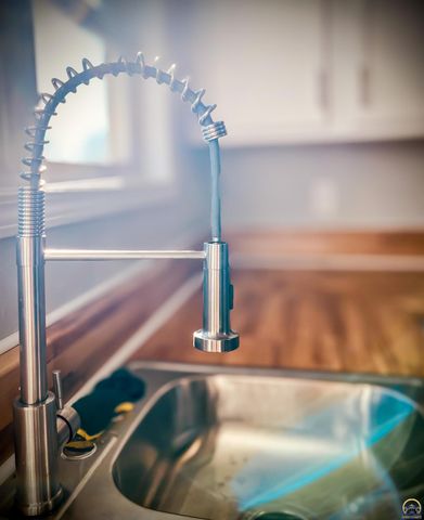 6823 SW Knoll CT, Topeka, KS 66619