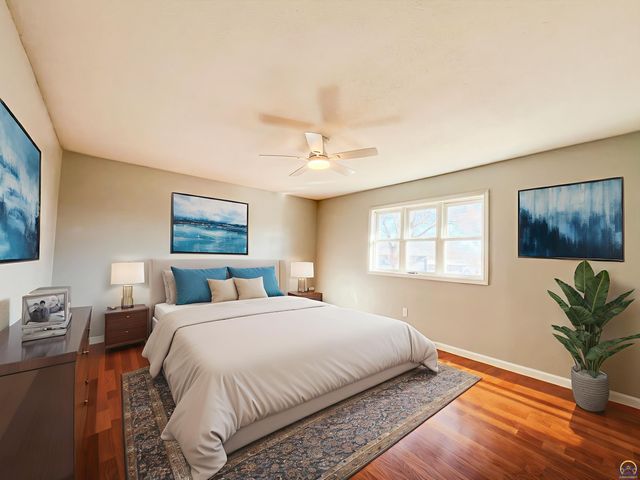 6823 SW Knoll CT, Topeka, KS 66619