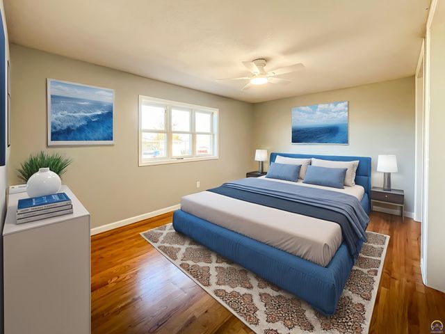 6823 SW Knoll CT, Topeka, KS 66619