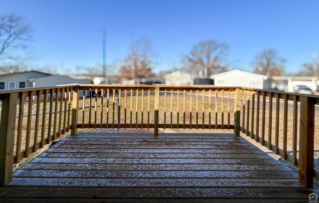 6823 SW Knoll CT, Topeka, KS 66619