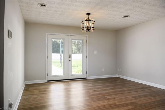 3025 Hickory Tree Road, Winston-salem, NC 27127