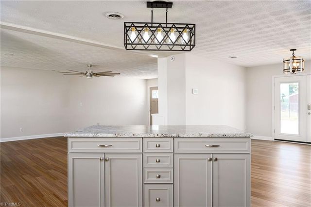 3025 Hickory Tree Road, Winston-salem, NC 27127