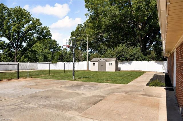 3025 Hickory Tree Road, Winston-salem, NC 27127