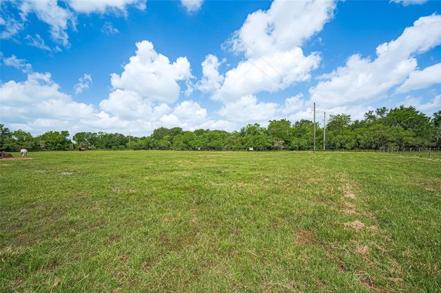 1952 Beverly Lane, Sealy, TX 77474