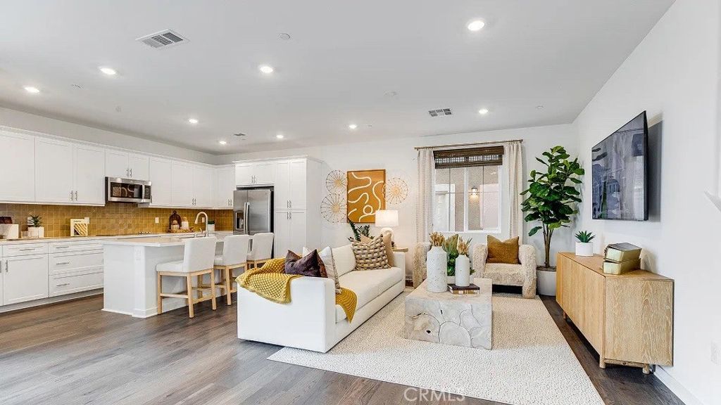1248 Thunderbolt Lane, Rialto, CA 92376