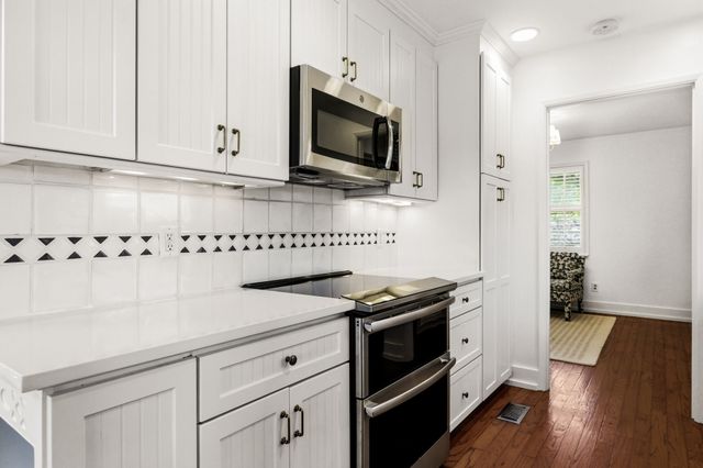 9925 Estate Lane, Dallas, TX 75238