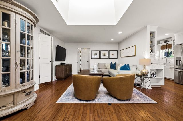 9925 Estate Lane, Dallas, TX 75238