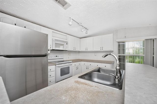 10 HOLLAND DRIVE, Punta Gorda, FL 33950