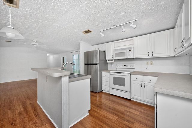 10 HOLLAND DRIVE, Punta Gorda, FL 33950