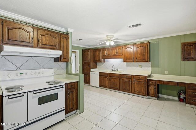 921 S Pearson Road, Pearl, MS 39208