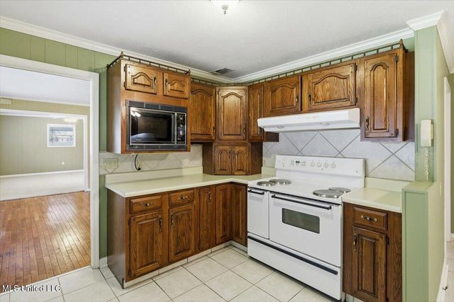 921 S Pearson Road, Pearl, MS 39208