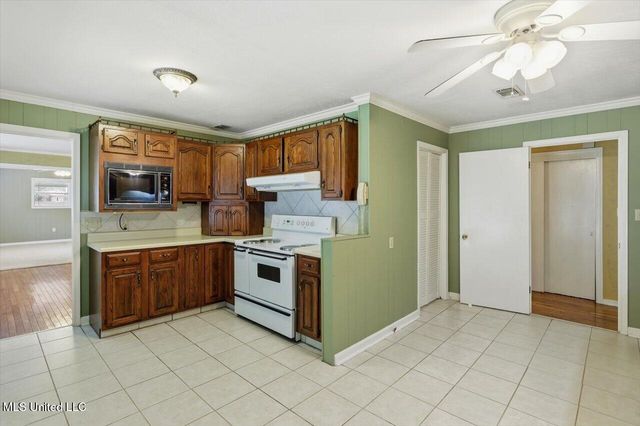 921 S Pearson Road, Pearl, MS 39208