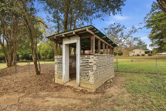 921 S Pearson Road, Pearl, MS 39208