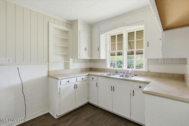 921 S Pearson Road, Pearl, MS 39208