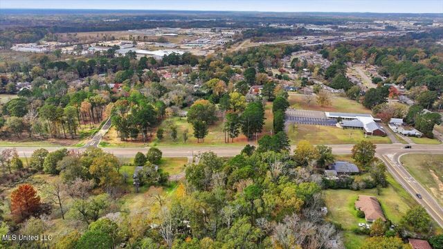 921 S Pearson Road, Pearl, MS 39208