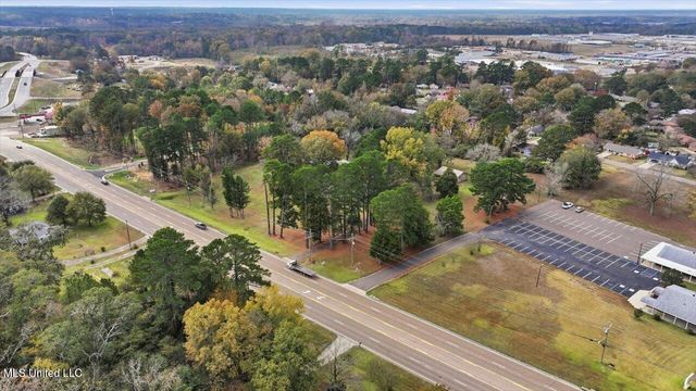 921 S Pearson Road, Pearl, MS 39208