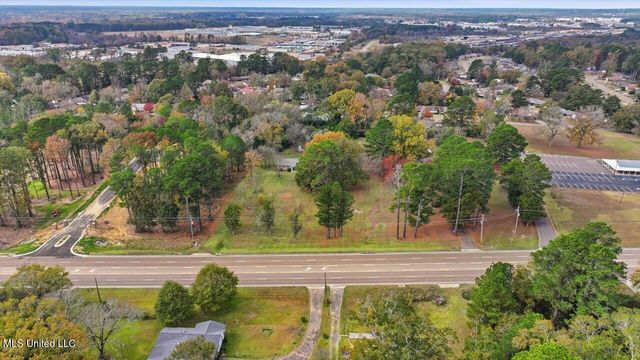 921 S Pearson Road, Pearl, MS 39208