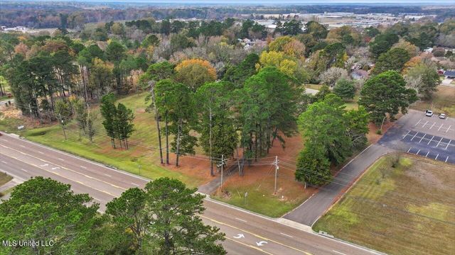 921 S Pearson Road, Pearl, MS 39208