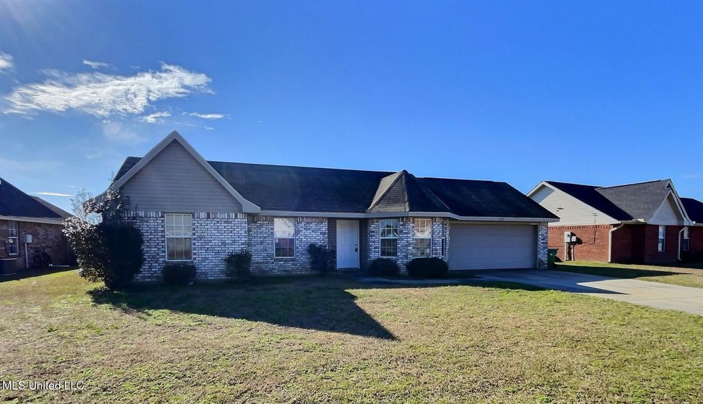 2316 Paula Circle, Ocean Springs, MS 39564