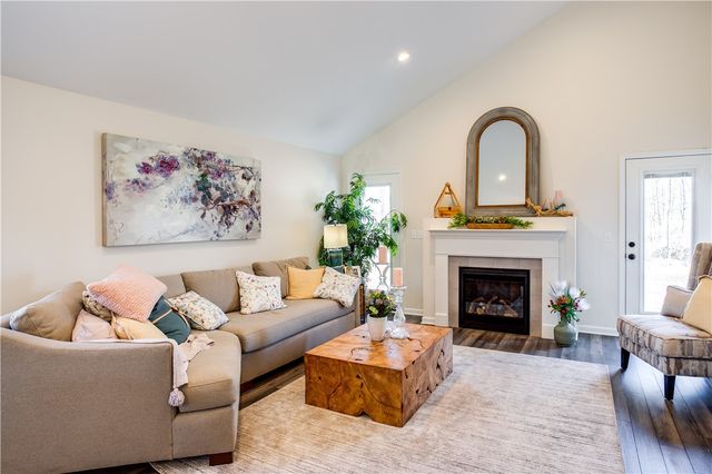 6127 Caleb Ct Court, Farmington, NY 14425