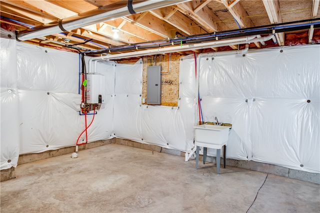 6127 Caleb Ct Court, Farmington, NY 14425