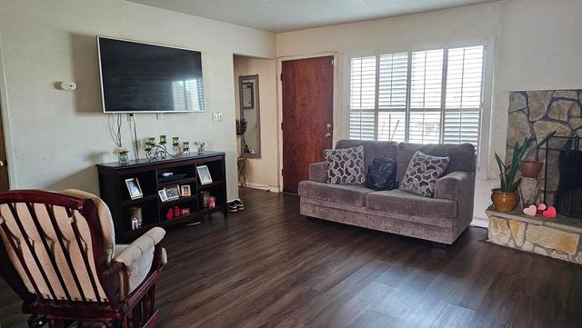 1526 8th Street, Firebaugh, CA 93622