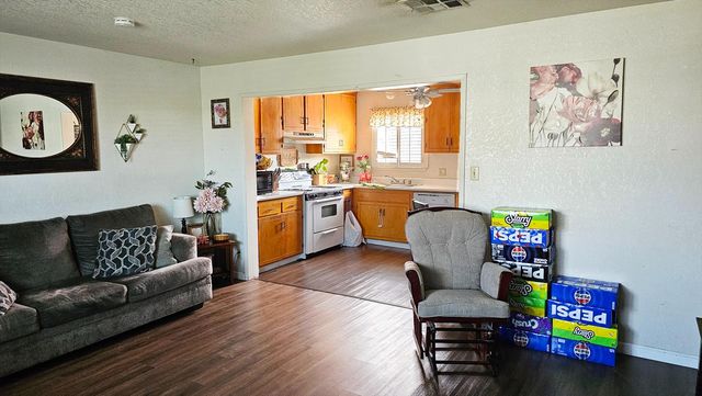 1526 8th Street, Firebaugh, CA 93622