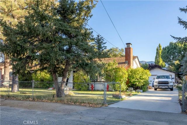 332 Grenfall Lane, Big Bear City, CA 92314