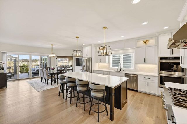 7576 Colonial Way, Verona, WI 53593