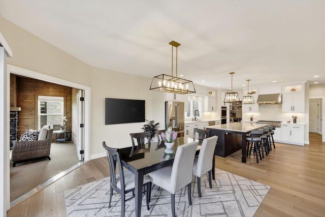 7576 Colonial Way, Verona, WI 53593