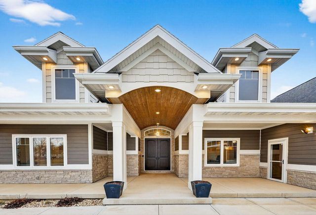 7576 Colonial Way, Verona, WI 53593