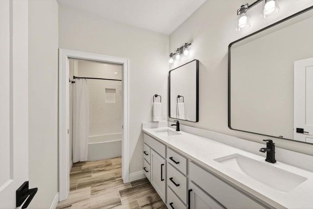7576 Colonial Way, Verona, WI 53593