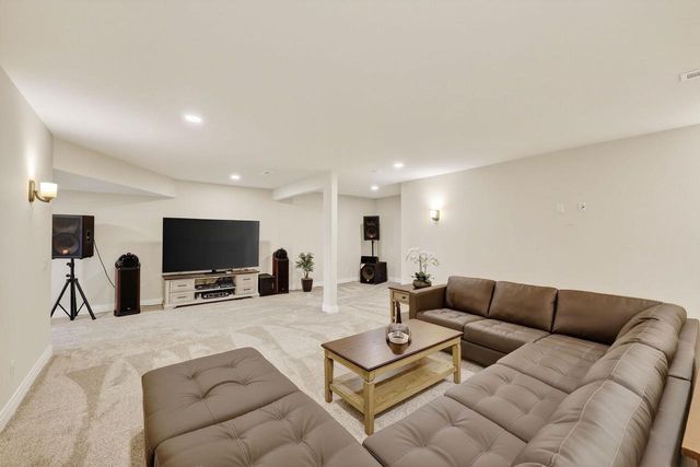 7576 Colonial Way, Verona, WI 53593