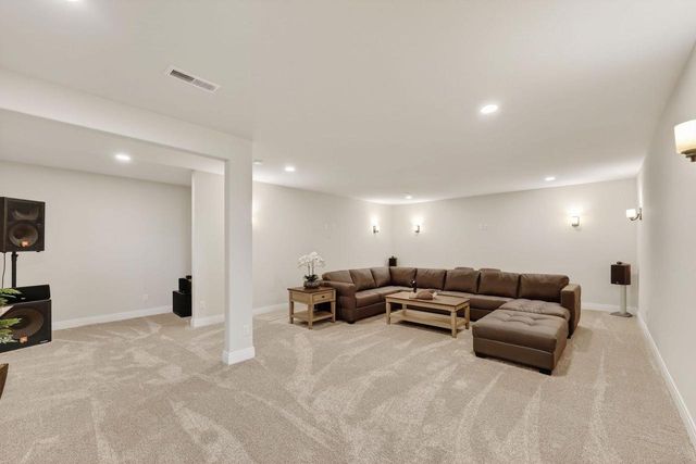 7576 Colonial Way, Verona, WI 53593