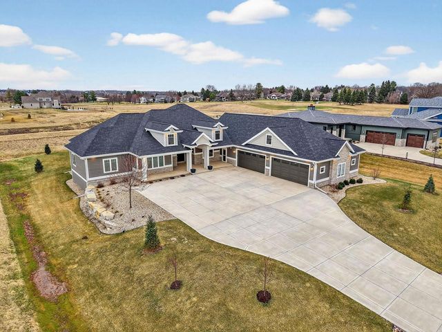 7576 Colonial Way, Verona, WI 53593