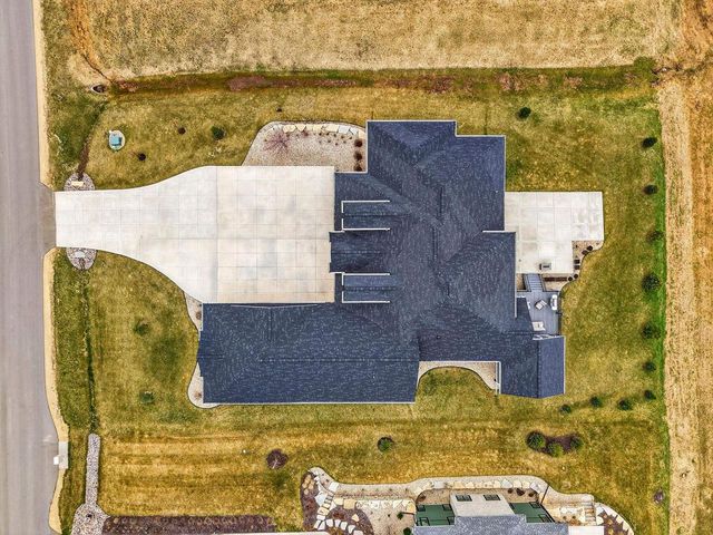7576 Colonial Way, Verona, WI 53593