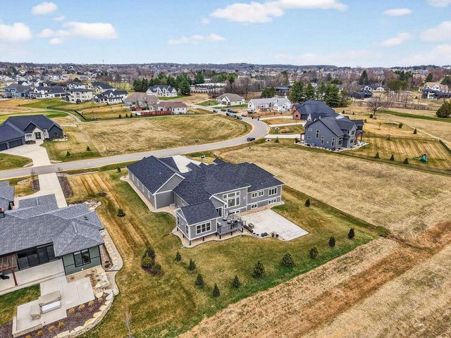 7576 Colonial Way, Verona, WI 53593