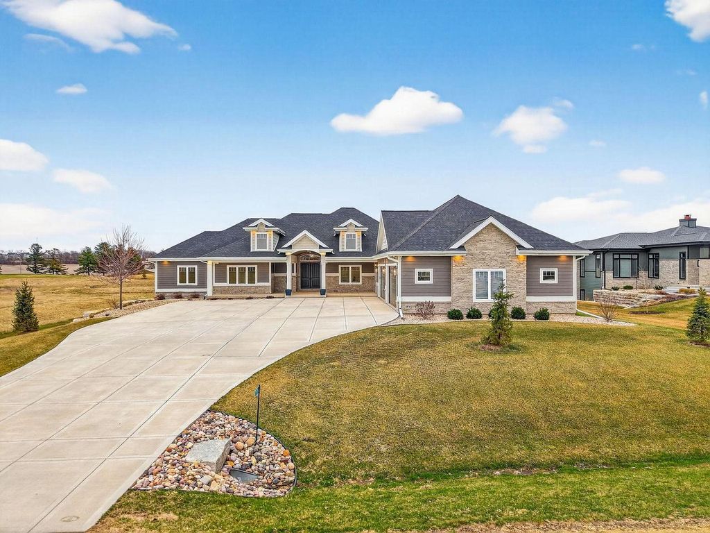 7576 Colonial Way, Verona, WI 53593