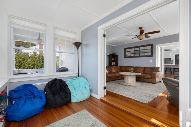 127 West Main Road, Middletown, RI 02842