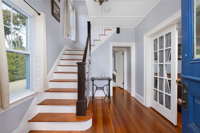 127 West Main Road, Middletown, RI 02842