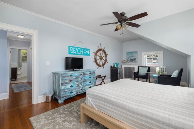 127 West Main Road, Middletown, RI 02842