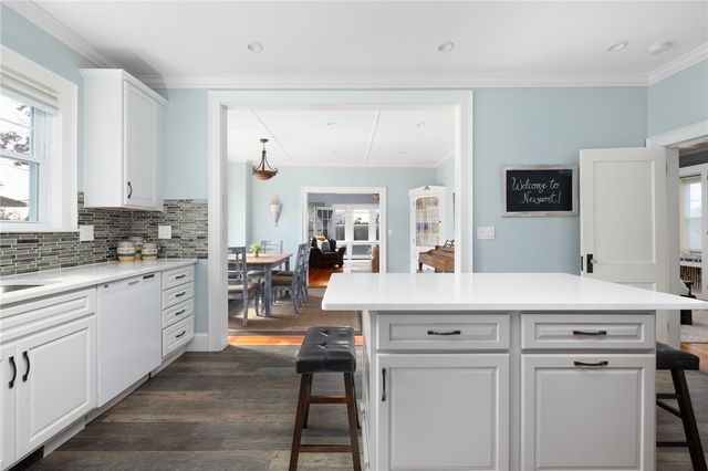 127 West Main Road, Middletown, RI 02842