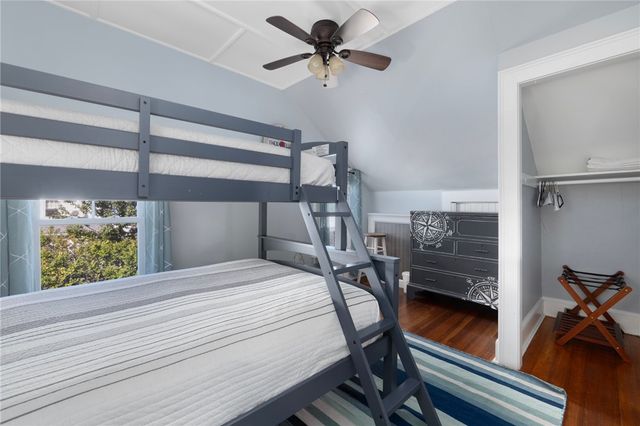 127 West Main Road, Middletown, RI 02842