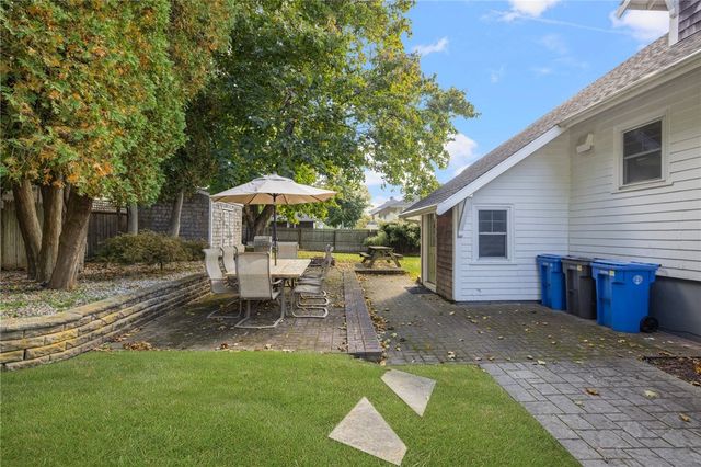 127 West Main Road, Middletown, RI 02842