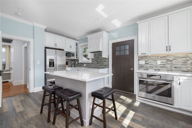 127 West Main Road, Middletown, RI 02842