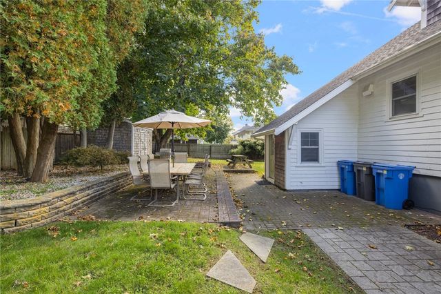 127 West Main Road, Middletown, RI 02842