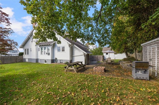 127 West Main Road, Middletown, RI 02842