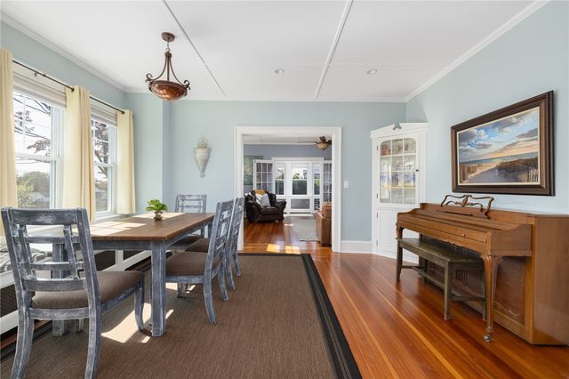 127 West Main Road, Middletown, RI 02842